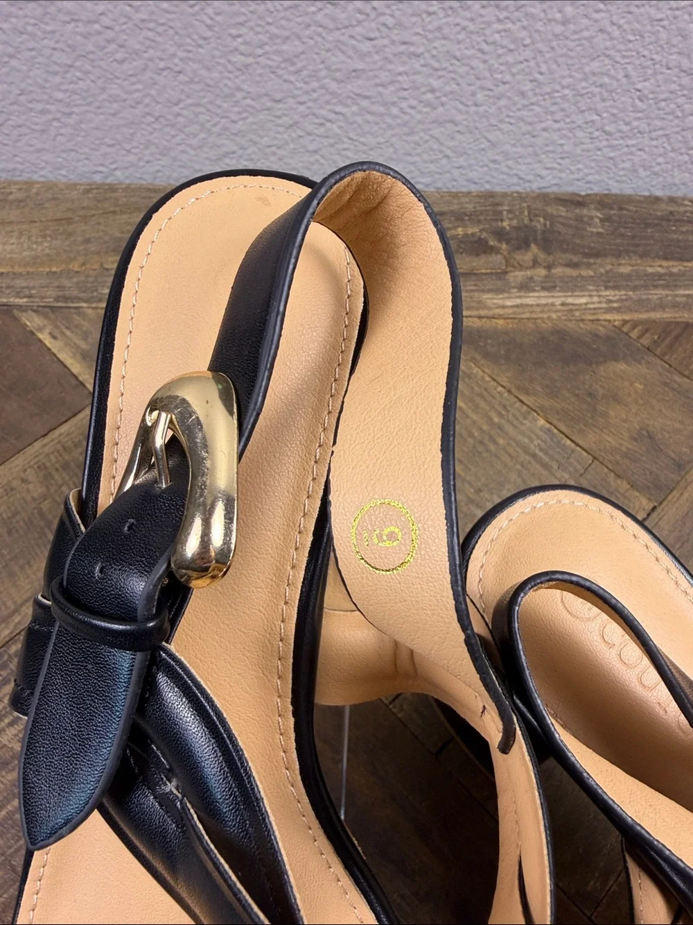 Size 9 Coutgo Black Twisted-Strap Platform Sandals with Chunky Heel